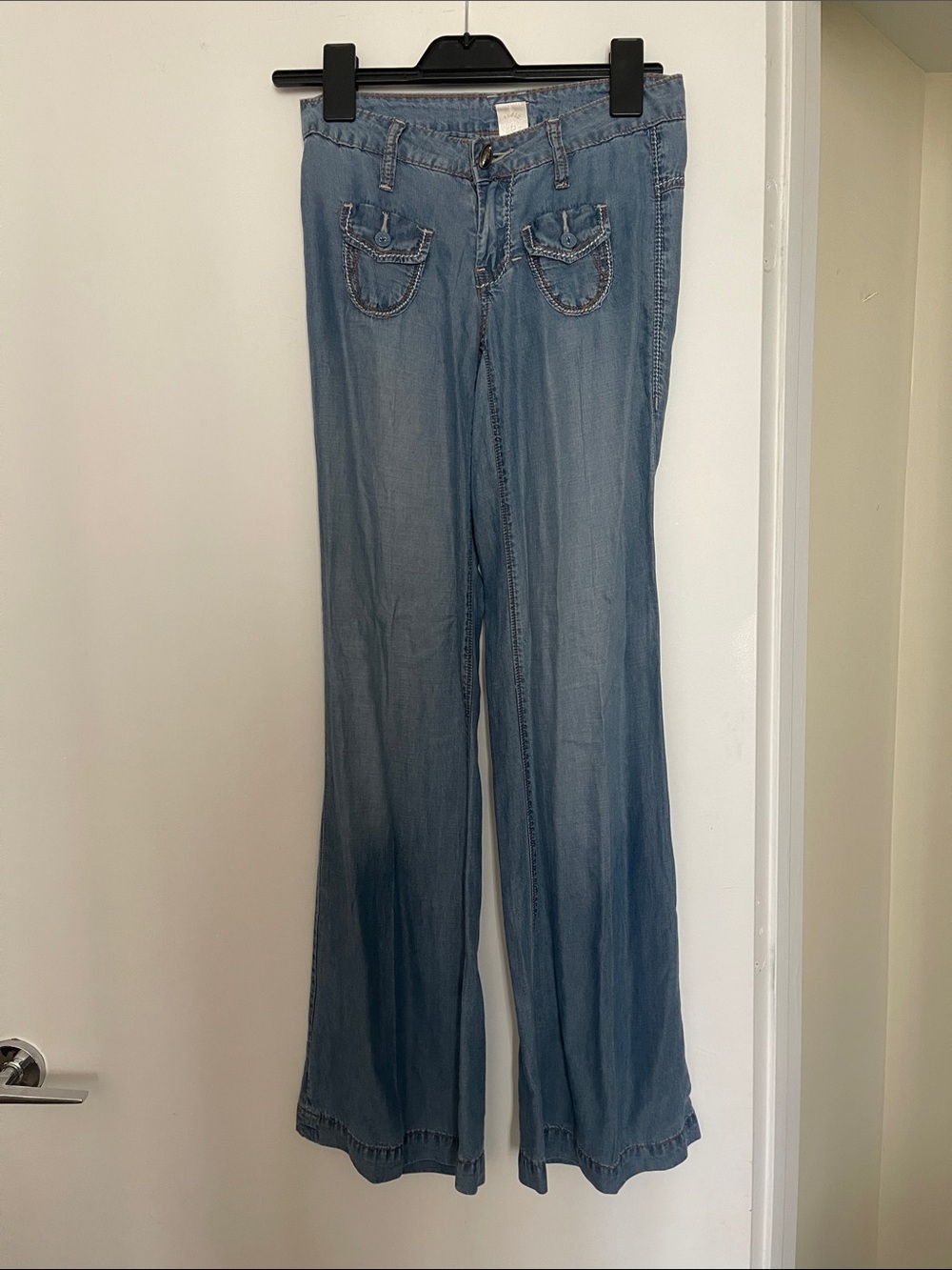 Light Blue Women’s Wide-Leg Jeans